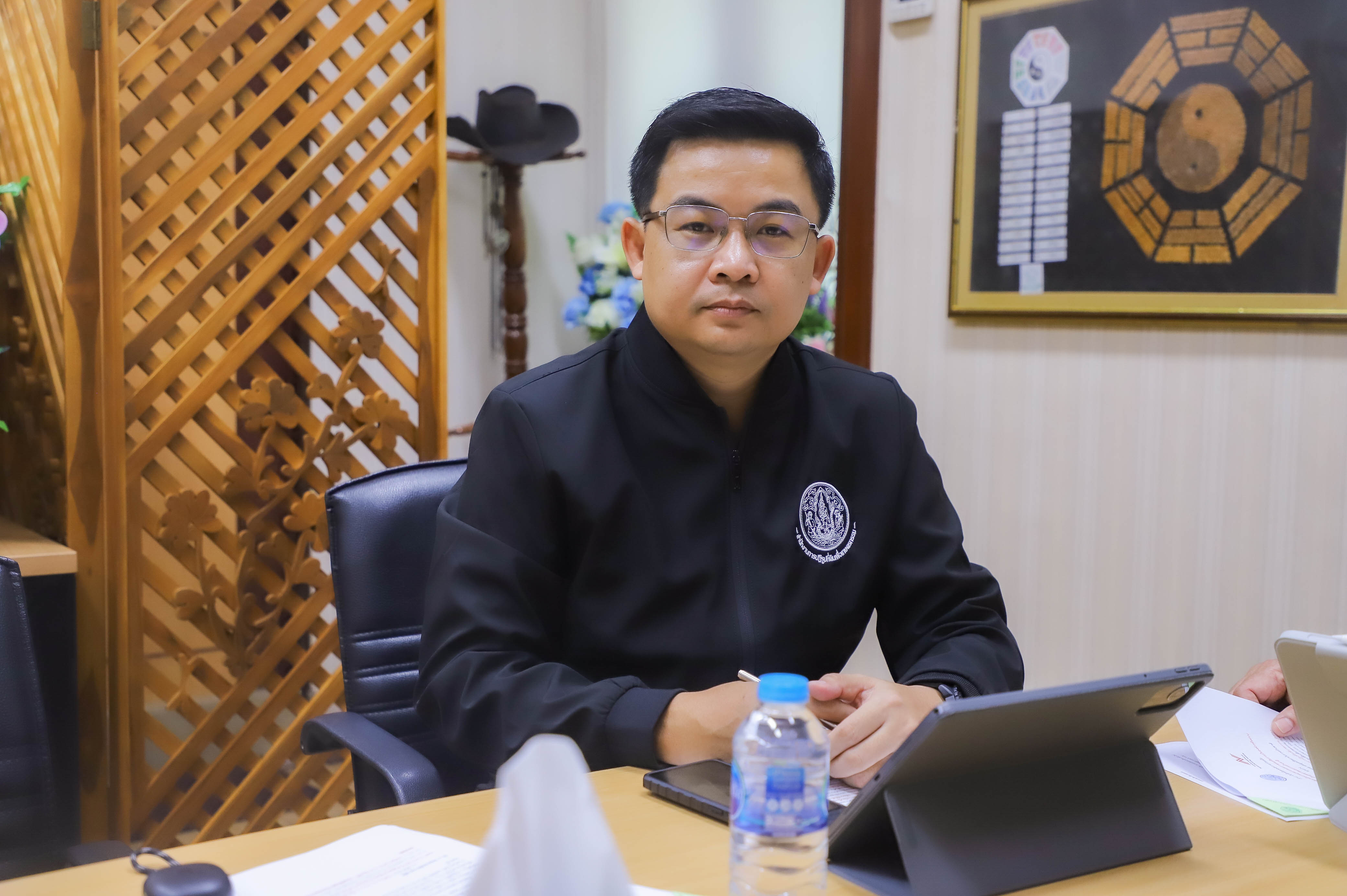 title - รองเลขาฯ ส.ป.ก. ร่วมประชุมหารือกับ สกสช. ผ่านระบบการประชุมทางไกลออนไลน์ (Application Zoom) 